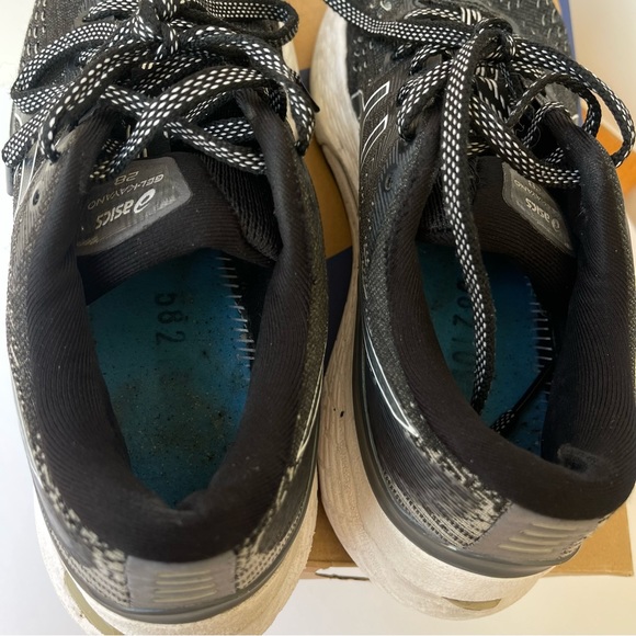 Used Asics Kayano 28 Womens Running Shoes - Black / white . Stability shoe - Picture 11 of 15